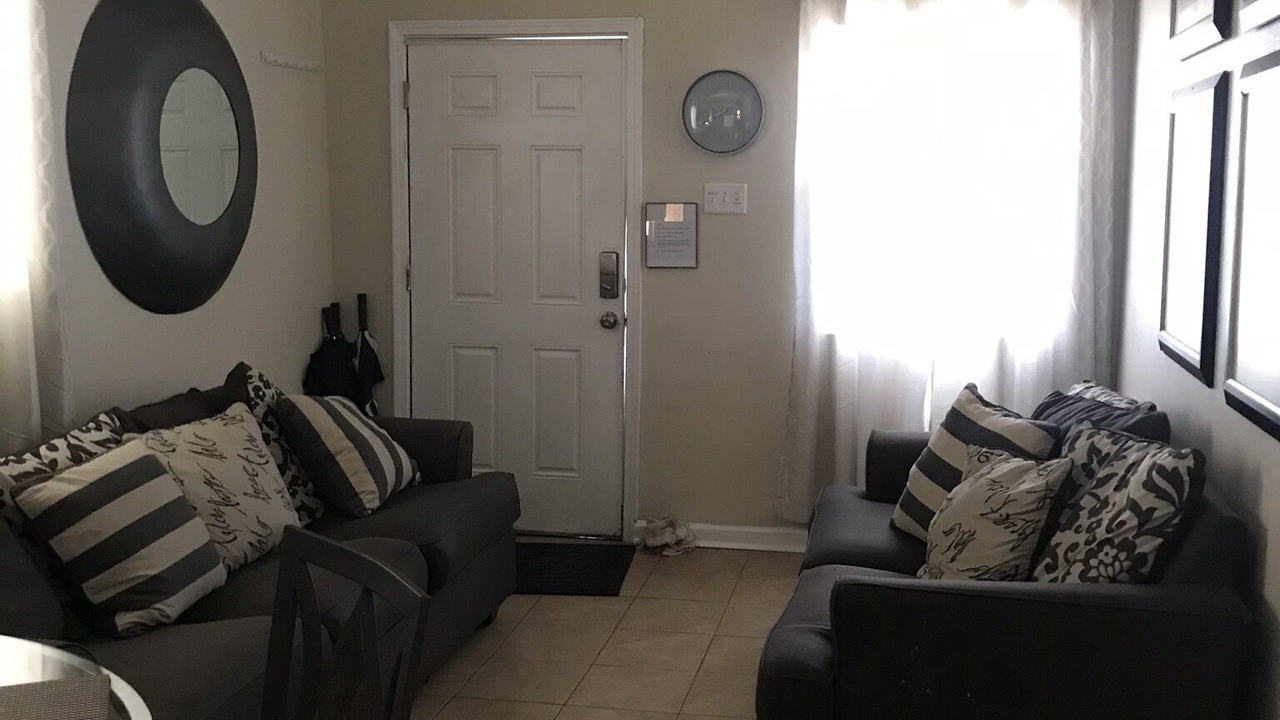 Photo of Livingroom in Hoffman Triangle