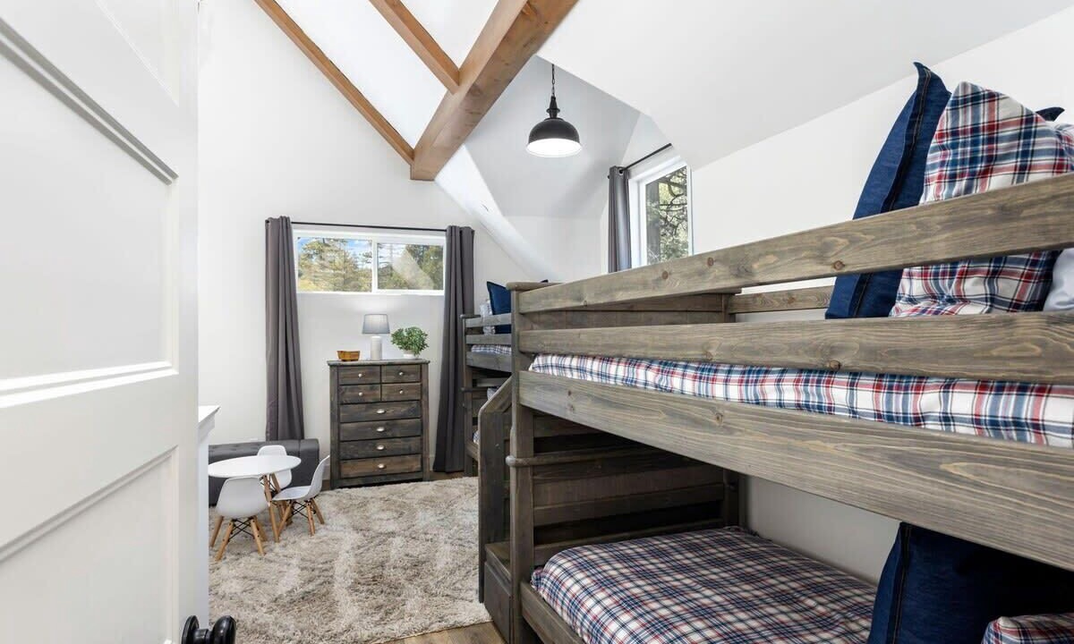 Photo of Bedroom in Lake Arrowhead