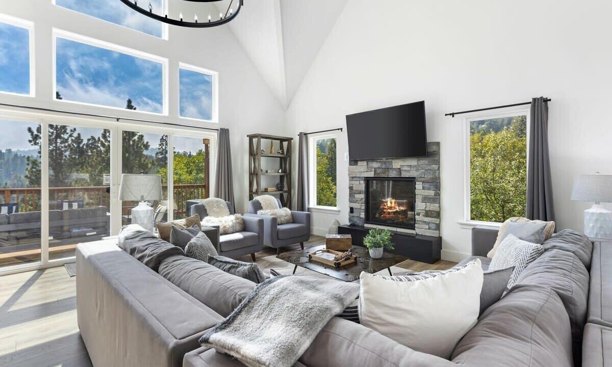 Photo of Bedroom in Lake Arrowhead