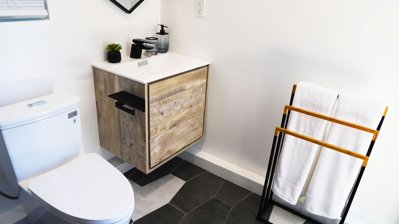 Photo of Bathroom in Woodland Hills