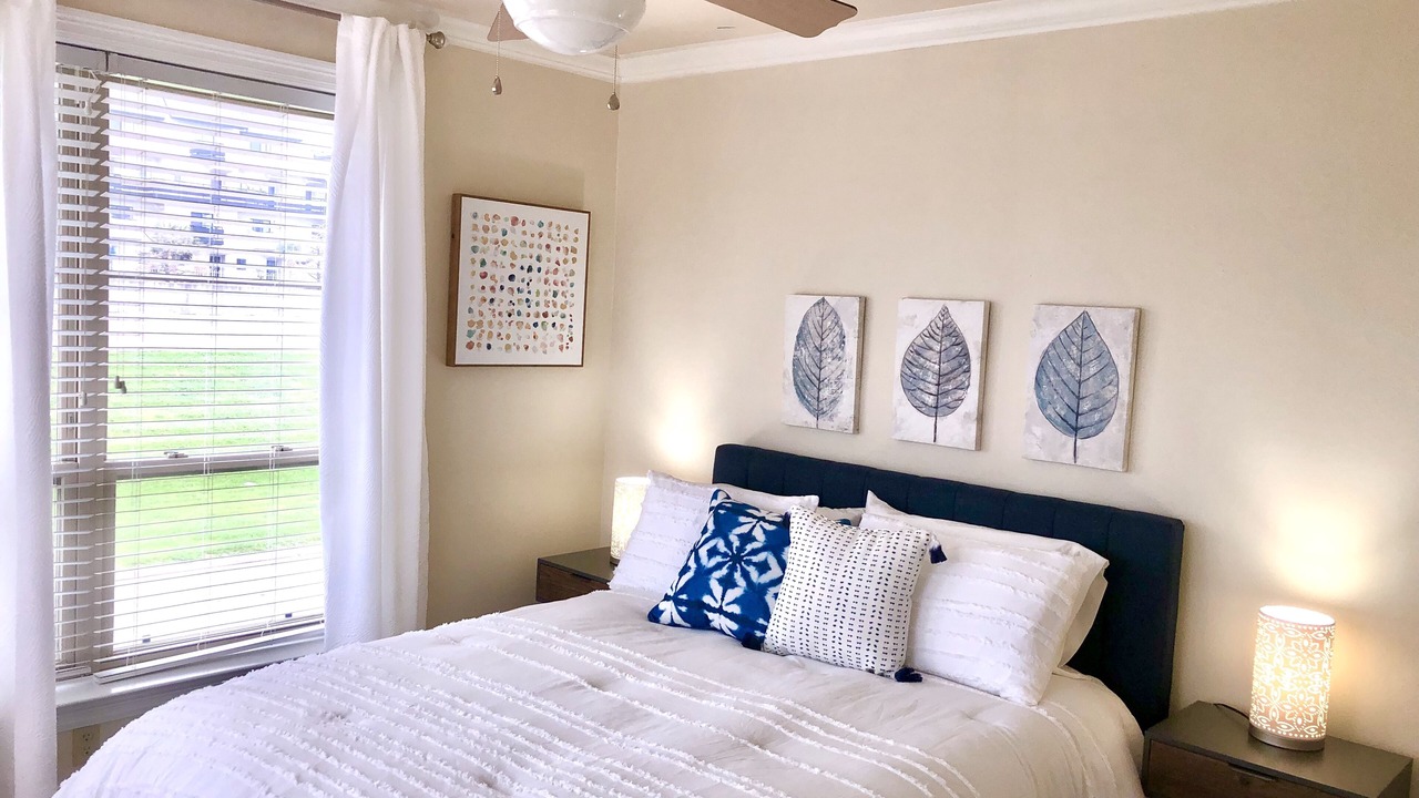 Photo of Bedroom in Lake Shore - Lake Vista