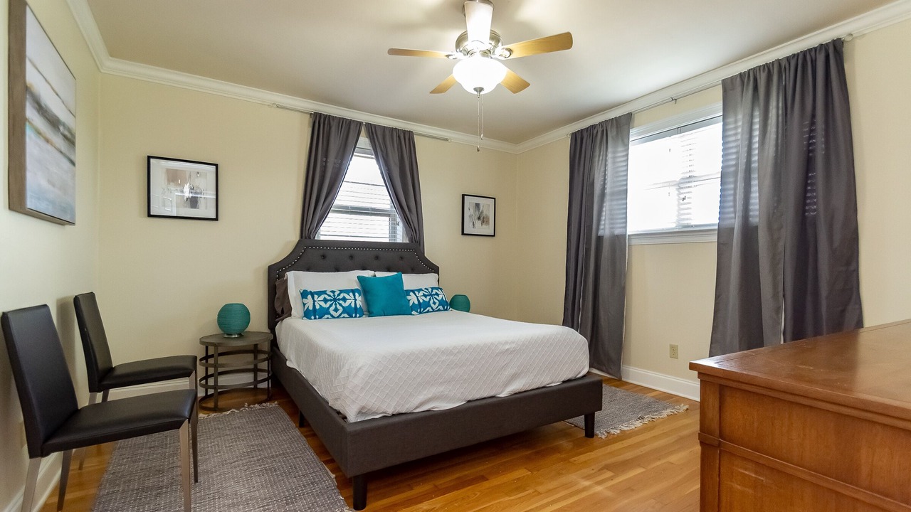 Photo of Bedroom in Lake Shore - Lake Vista