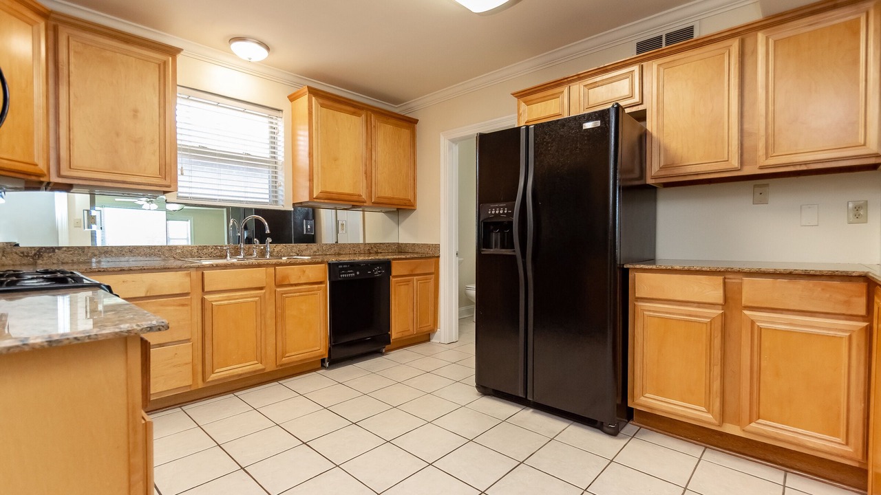 Photo of Kitchen in Lake Shore - Lake Vista