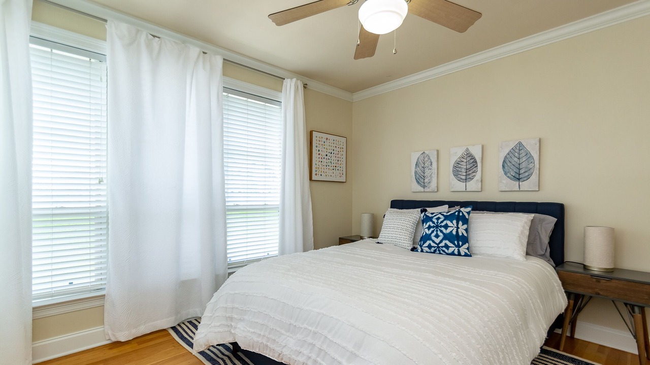 Photo of Bedroom in Lake Shore - Lake Vista