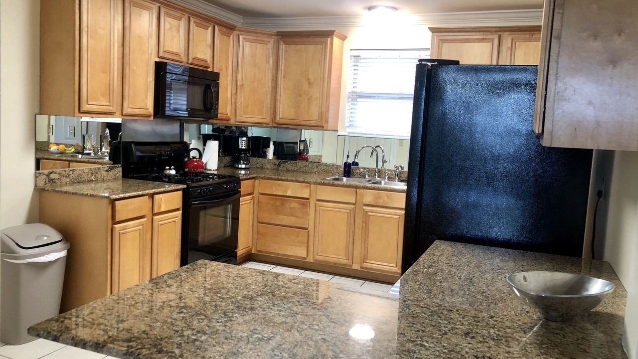 Photo of Kitchen in Lake Shore - Lake Vista