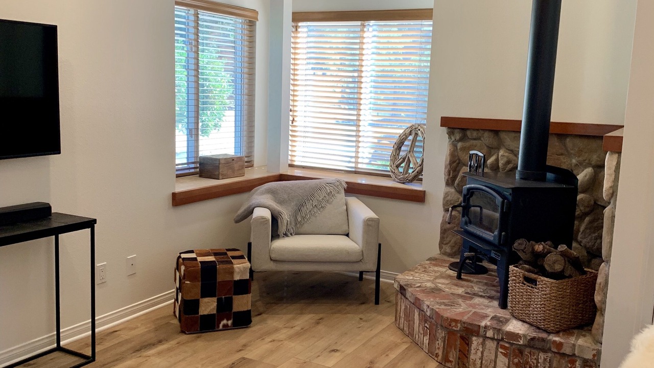 Photo of Livingroom in Meiners Oaks