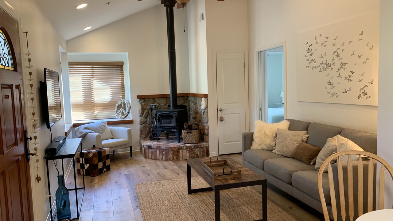 Photo of Livingroom in Meiners Oaks