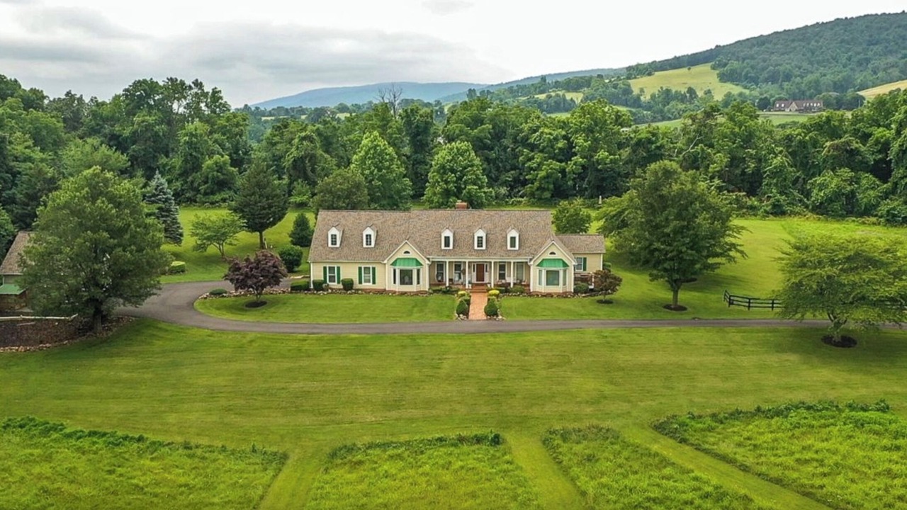 Photo of Outdoor in Round Hill