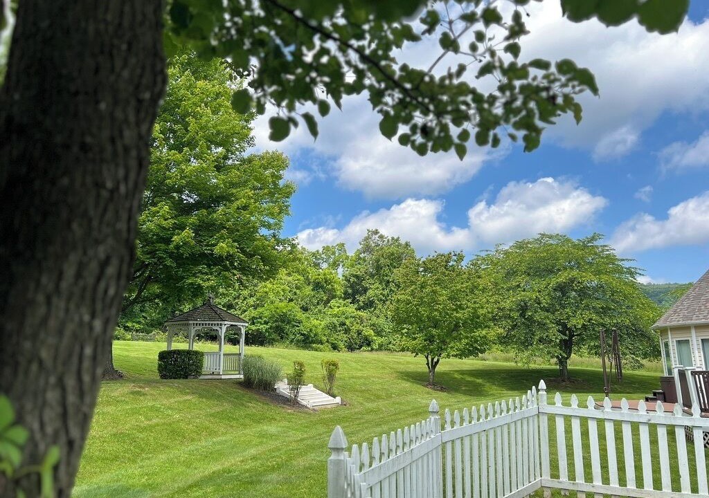 Photo of Outdoor in Round Hill