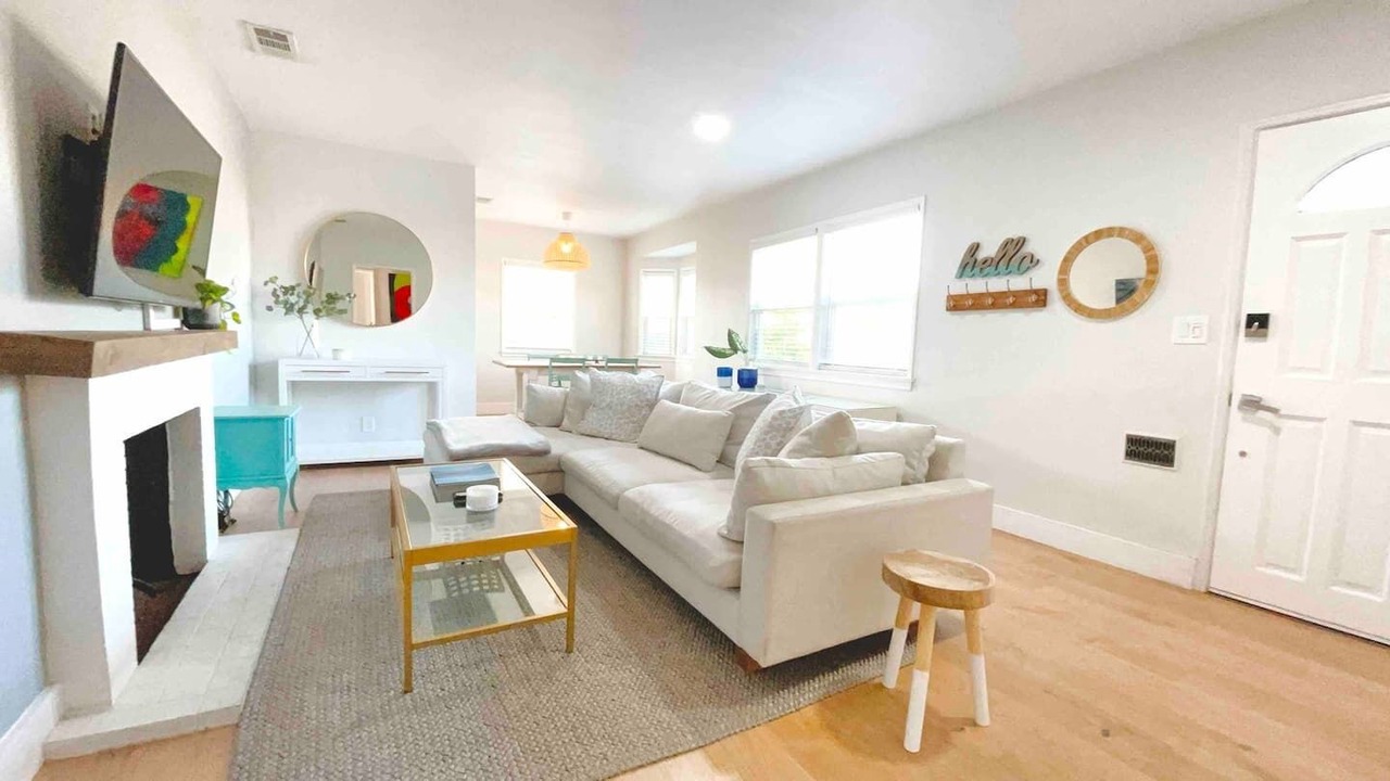 Photo of Livingroom in North Hollywood
