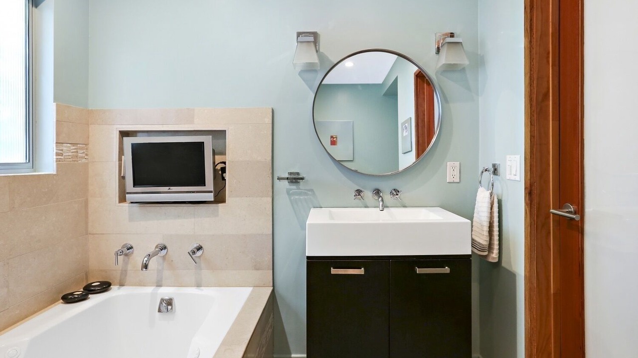 Photo of Bathroom in Laurel Canyon