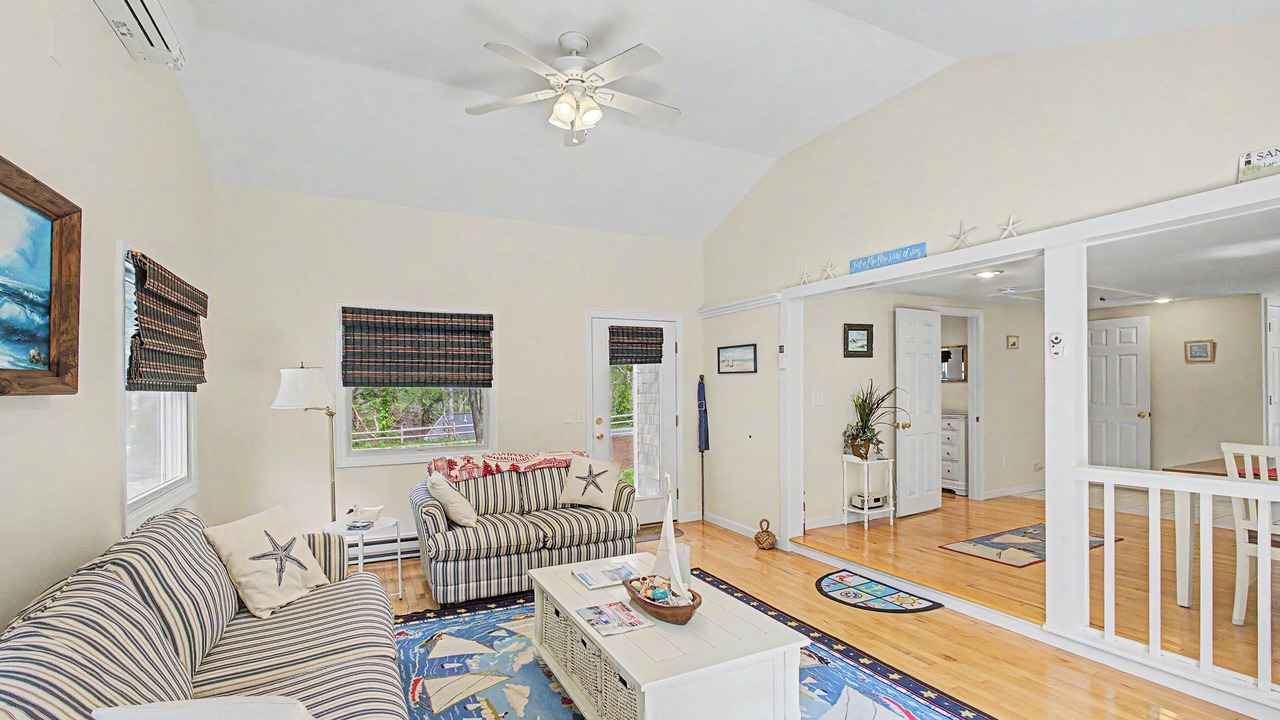 Photo of Livingroom in East Sandwich
