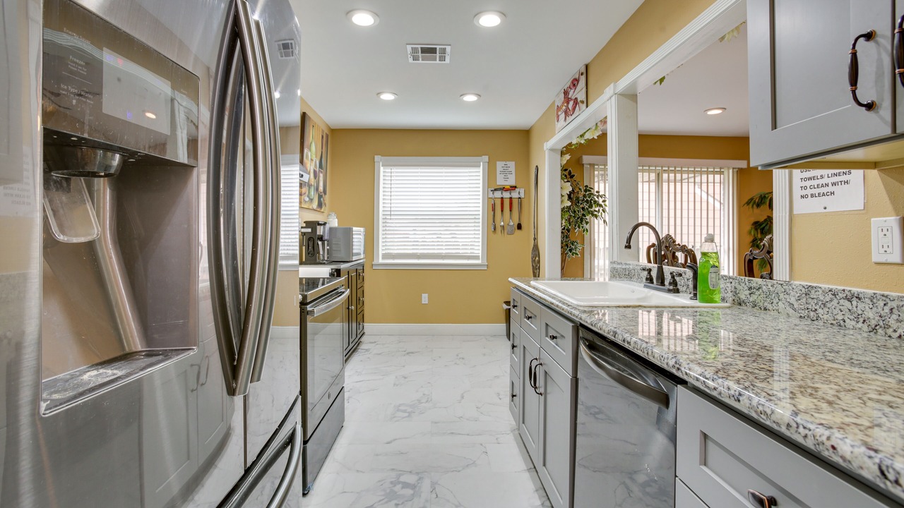 Photo of Kitchen in Kenner - Louis Armstrong International Airport