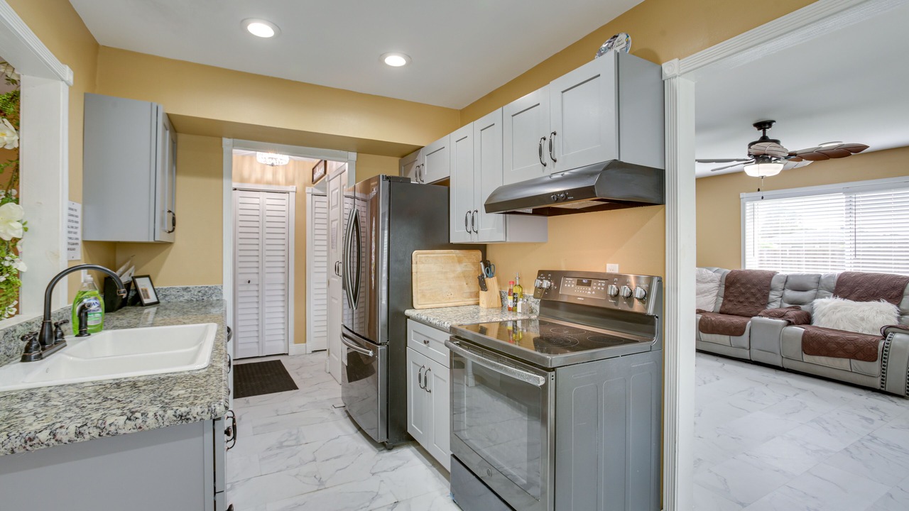 Photo of Kitchen in Kenner - Louis Armstrong International Airport