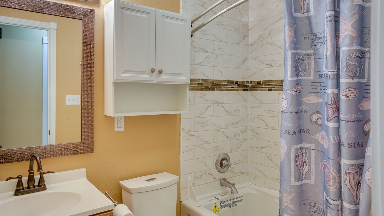 Photo of Bathroom in Kenner - Louis Armstrong International Airport