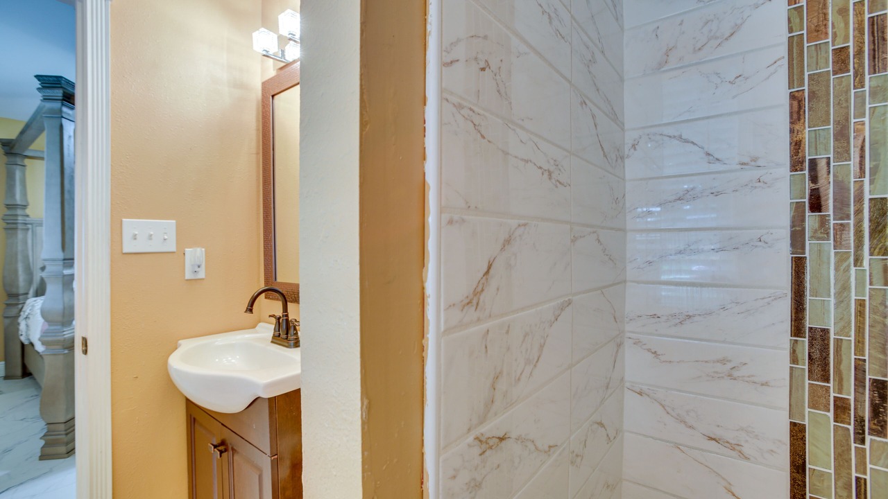 Photo of Bathroom in Kenner - Louis Armstrong International Airport