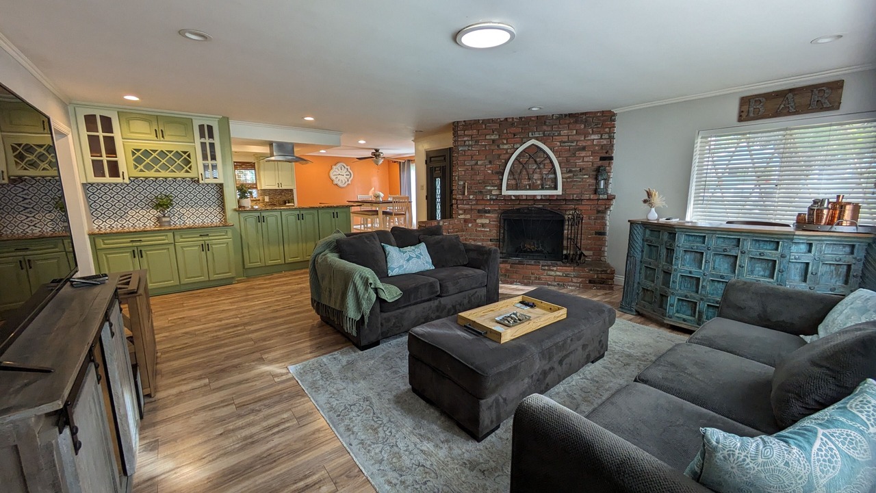 Photo of Livingroom in Eastside
