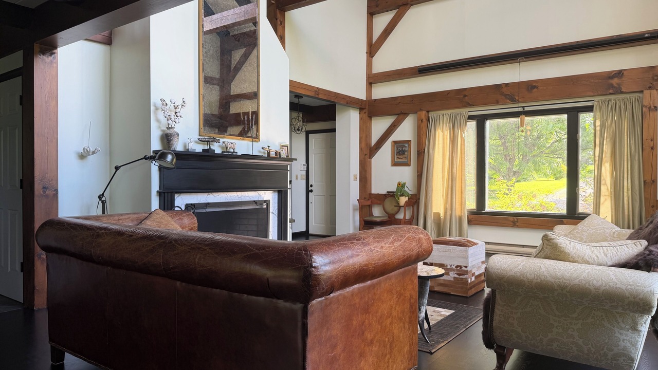 Photo of Livingroom in Lenox