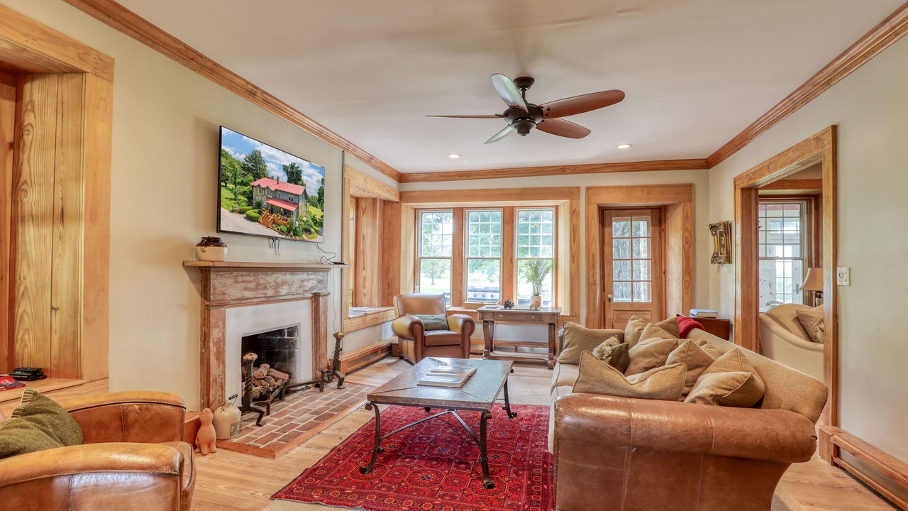 Photo of Livingroom in Bluemont
