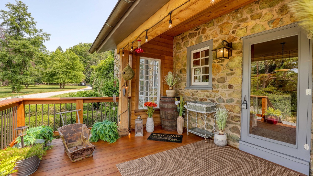 Photo of Patio Balcony in Bluemont