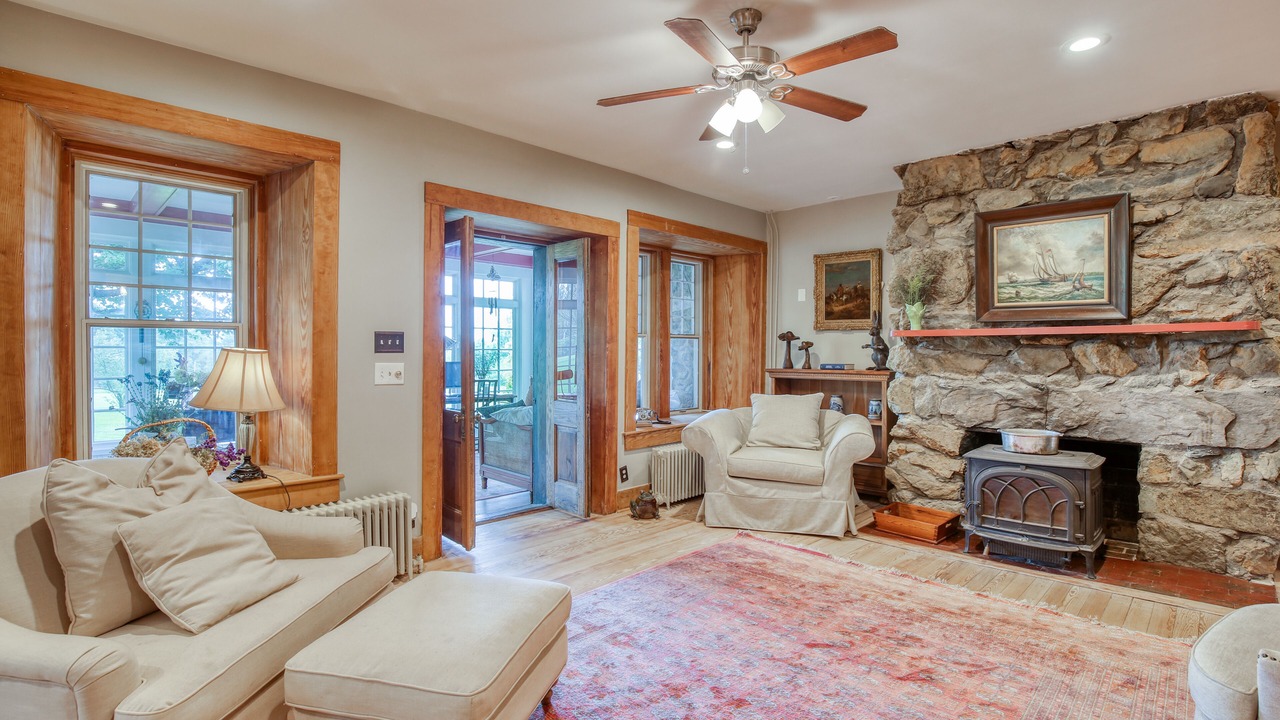 Photo of Livingroom in Bluemont