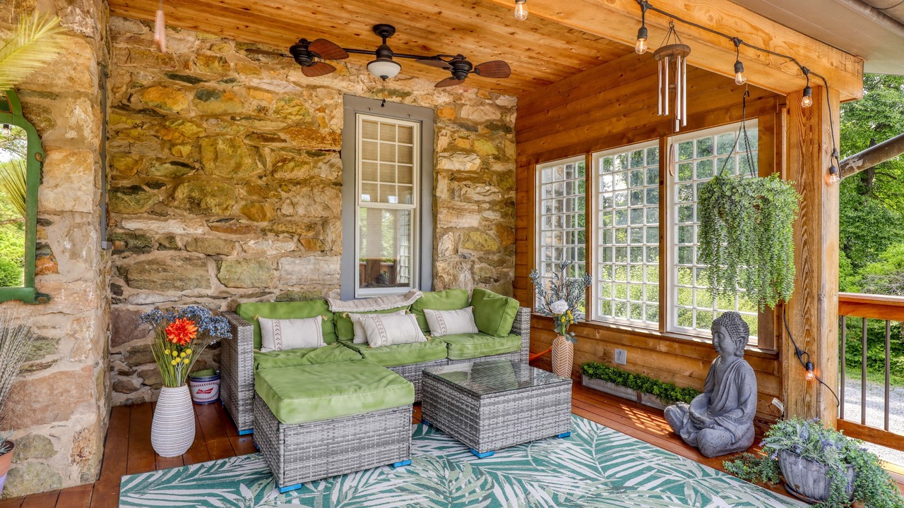Photo of Patio Balcony in Bluemont