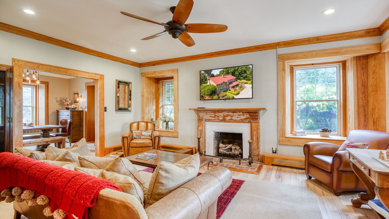 Photo of Livingroom in Bluemont