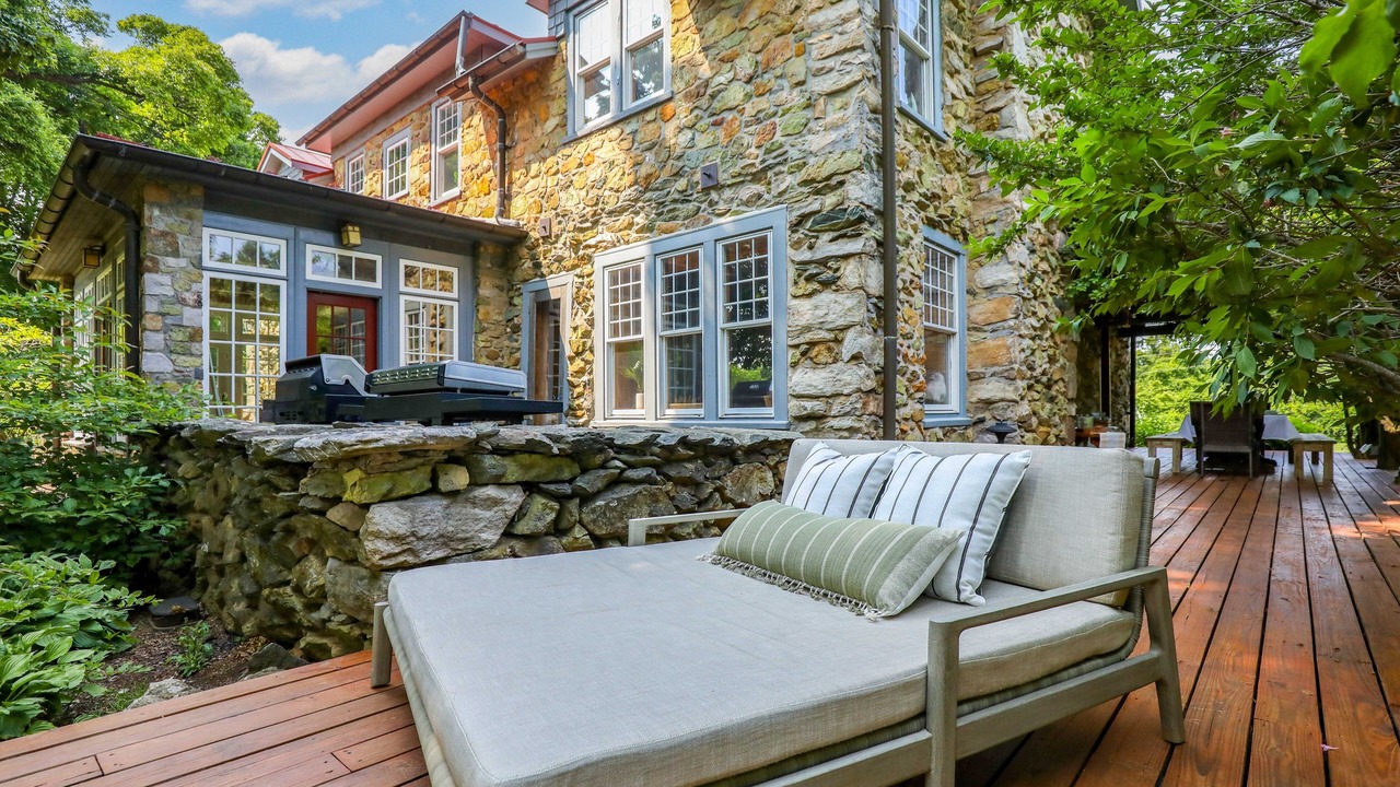 Photo of Patio Balcony in Bluemont