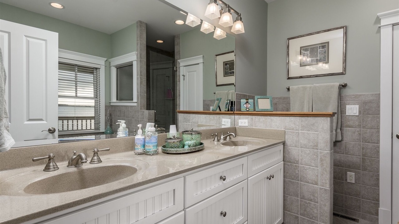Photo of Bathroom in Sunset Island