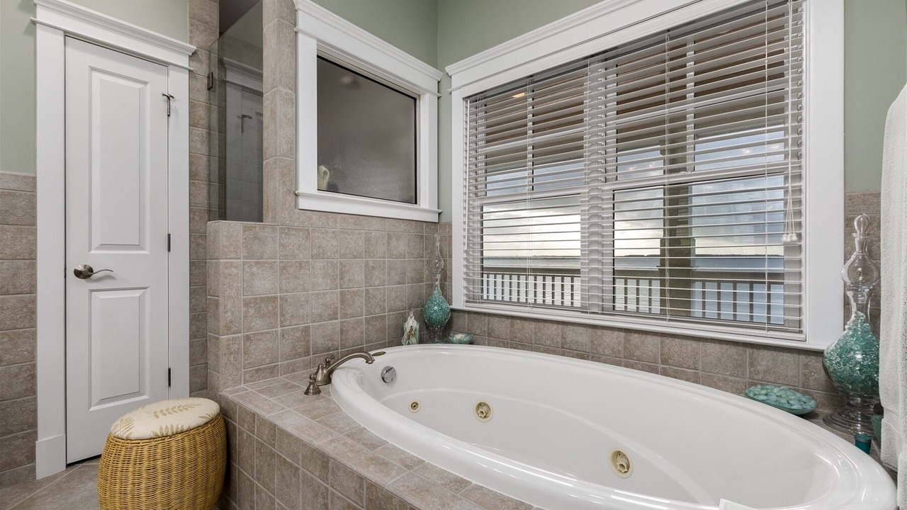 Photo of Bathroom in Sunset Island