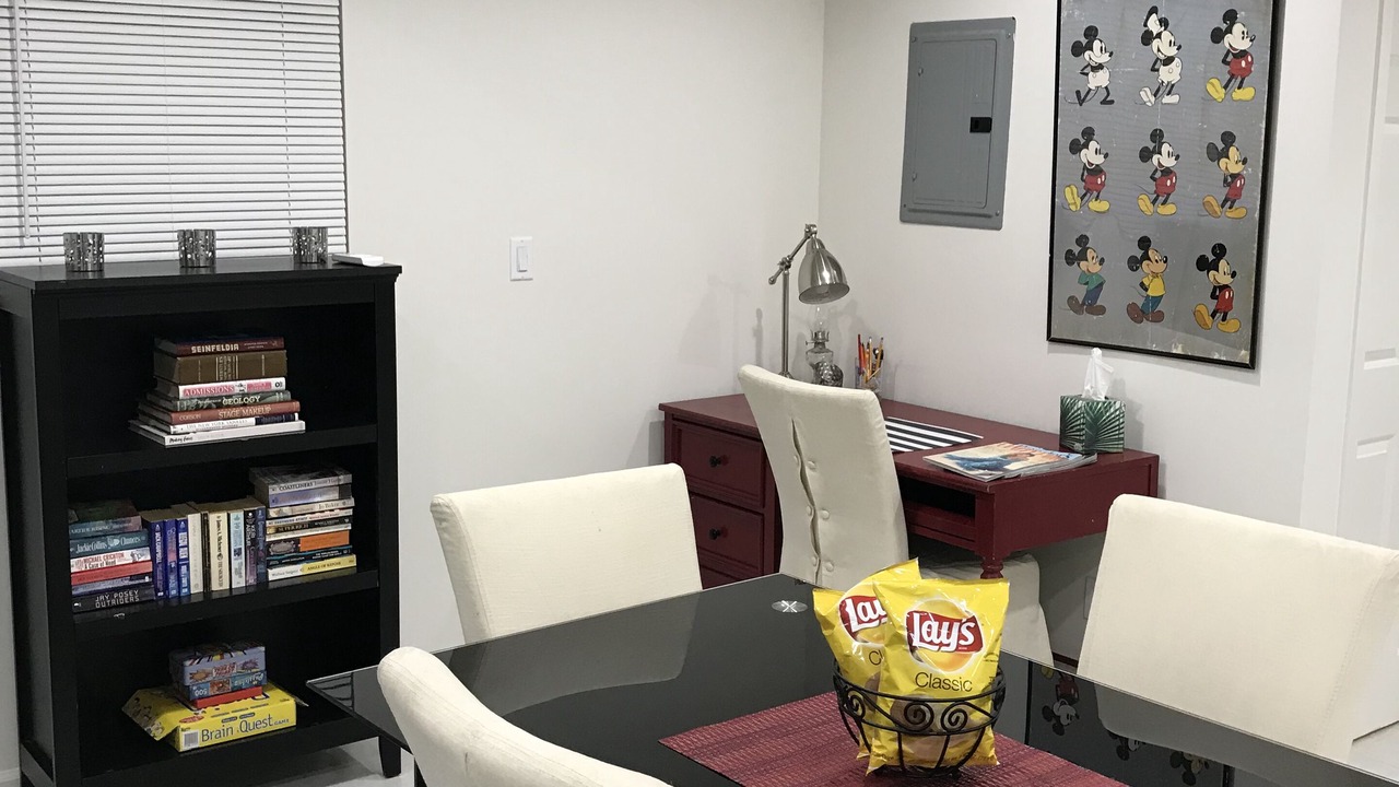Photo of Livingroom in Valley Glen