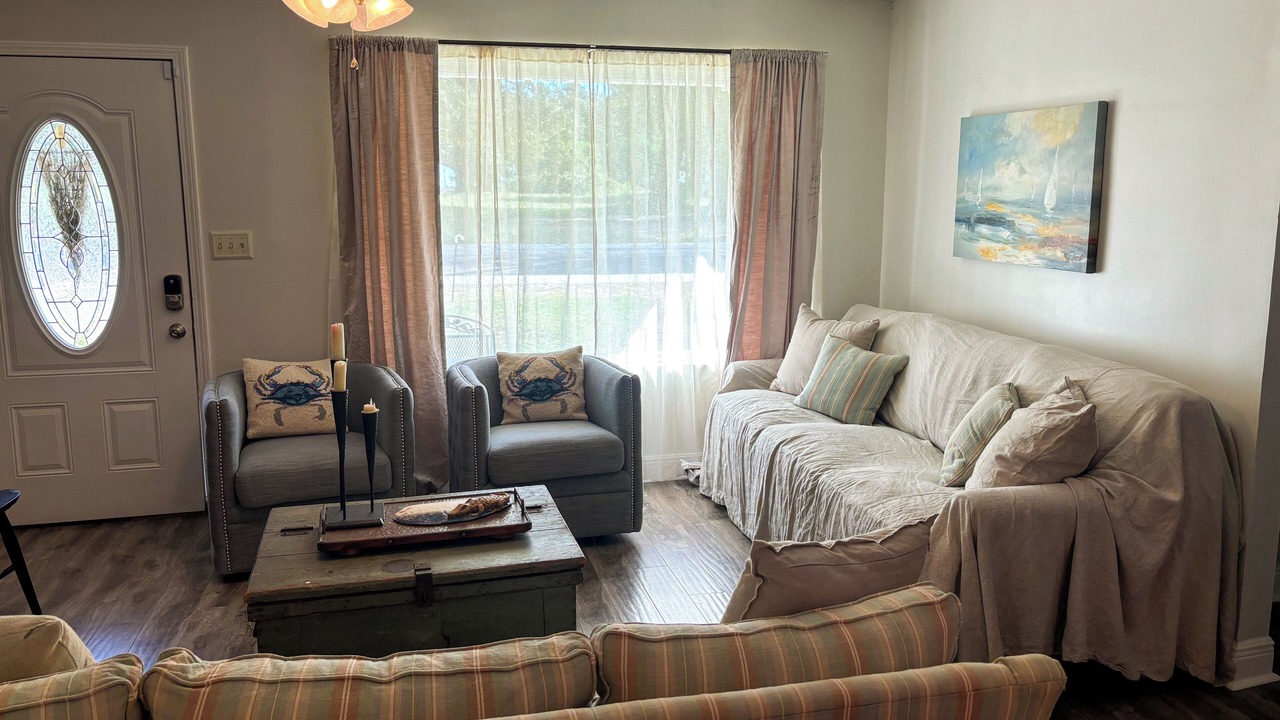 Photo of Livingroom in East Biloxi
