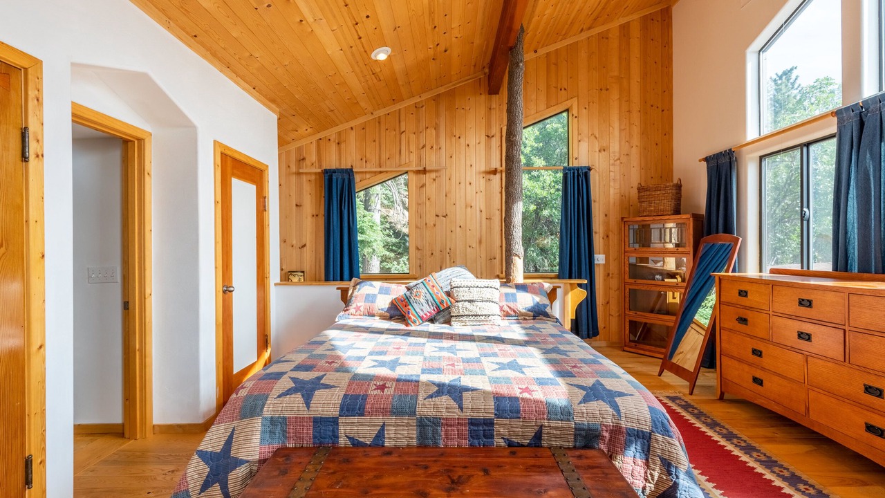 Photo of Bedroom in Green Valley Lake
