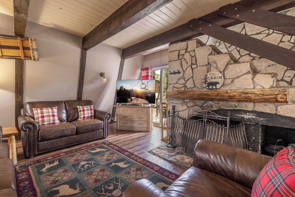 Photo of Livingroom in Summit Estates