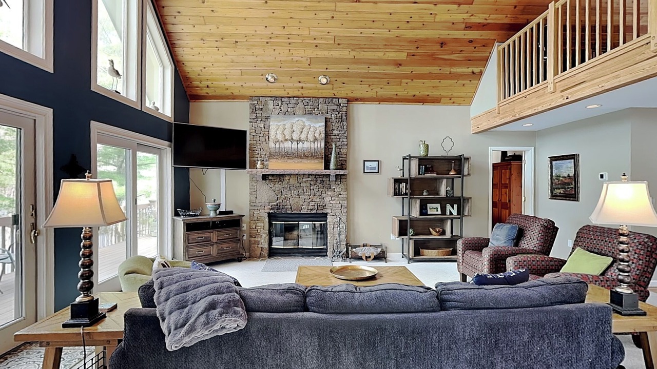 Photo of Livingroom in McHenry