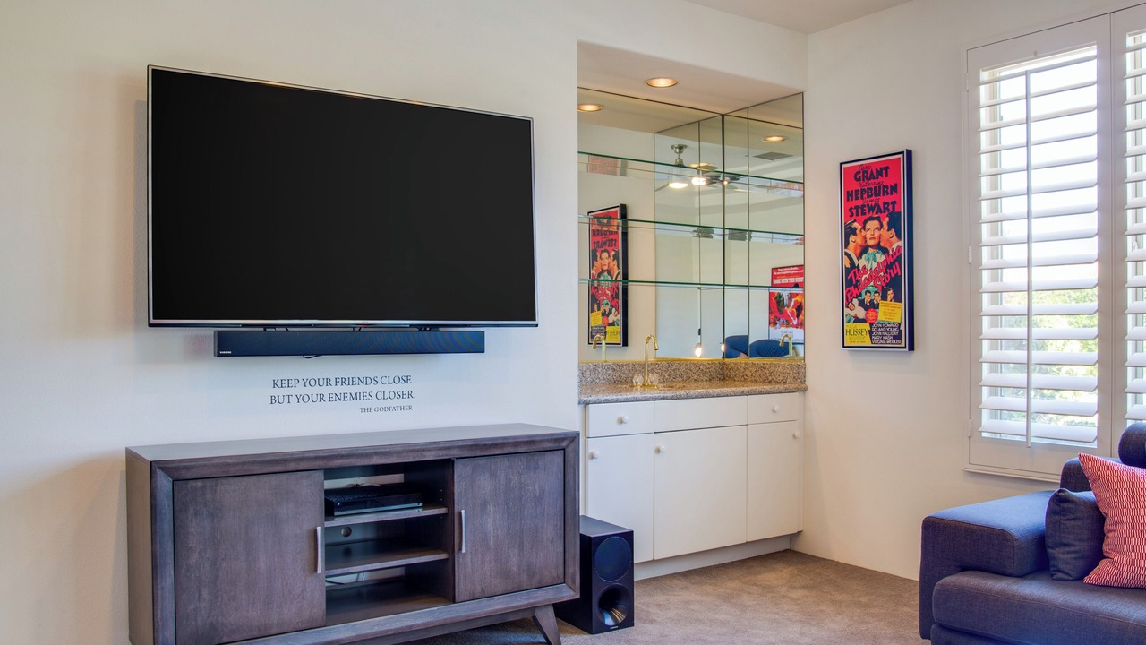 Photo of Others in The Movie Colony