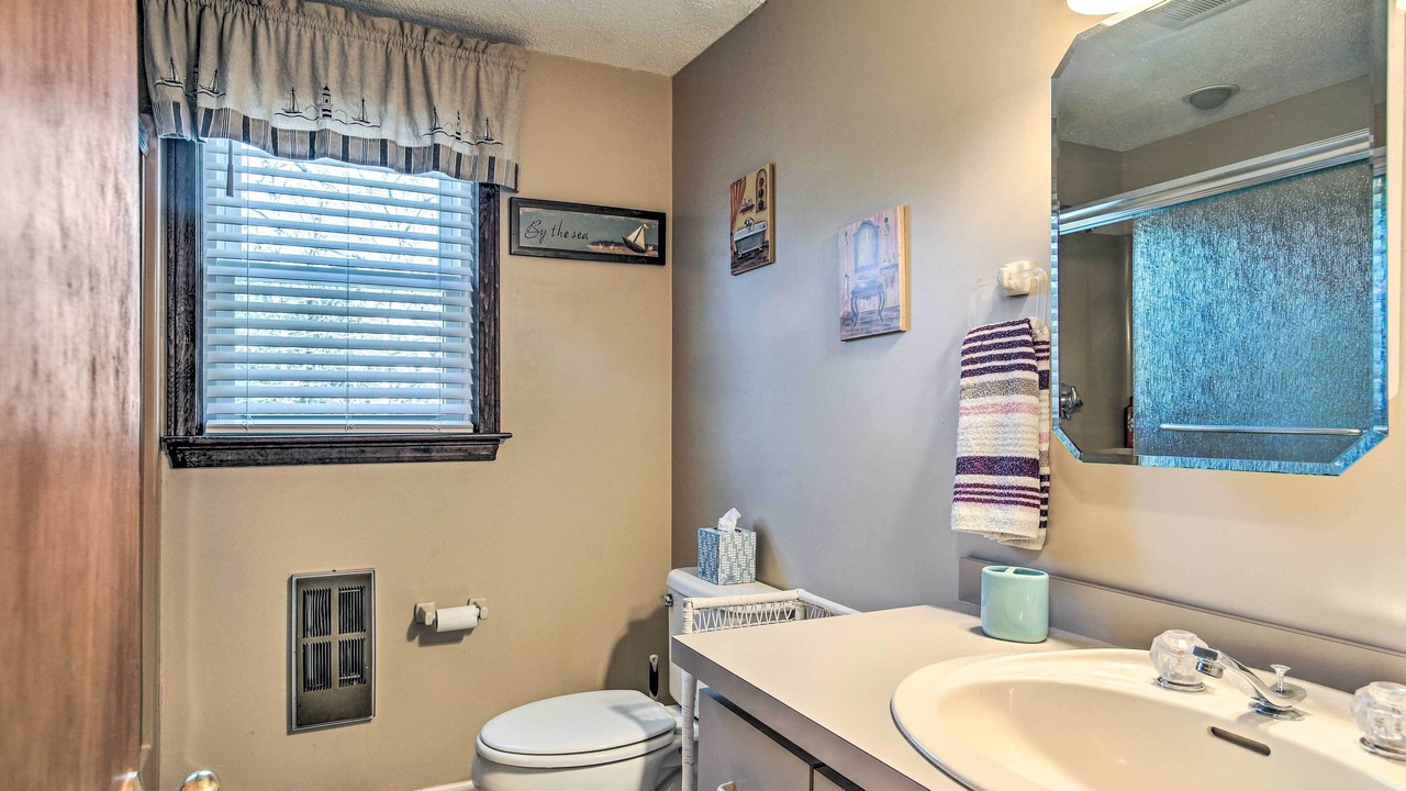 Photo of Bathroom in Teaticket