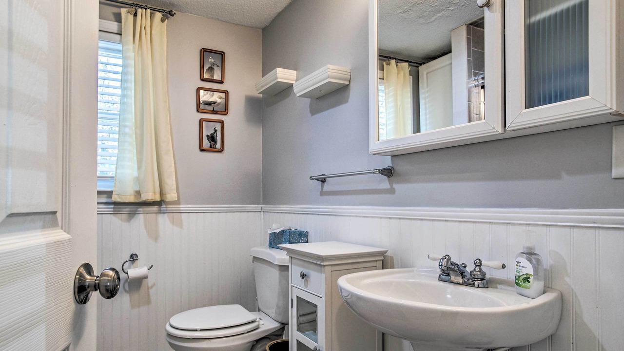 Photo of Bathroom in Teaticket