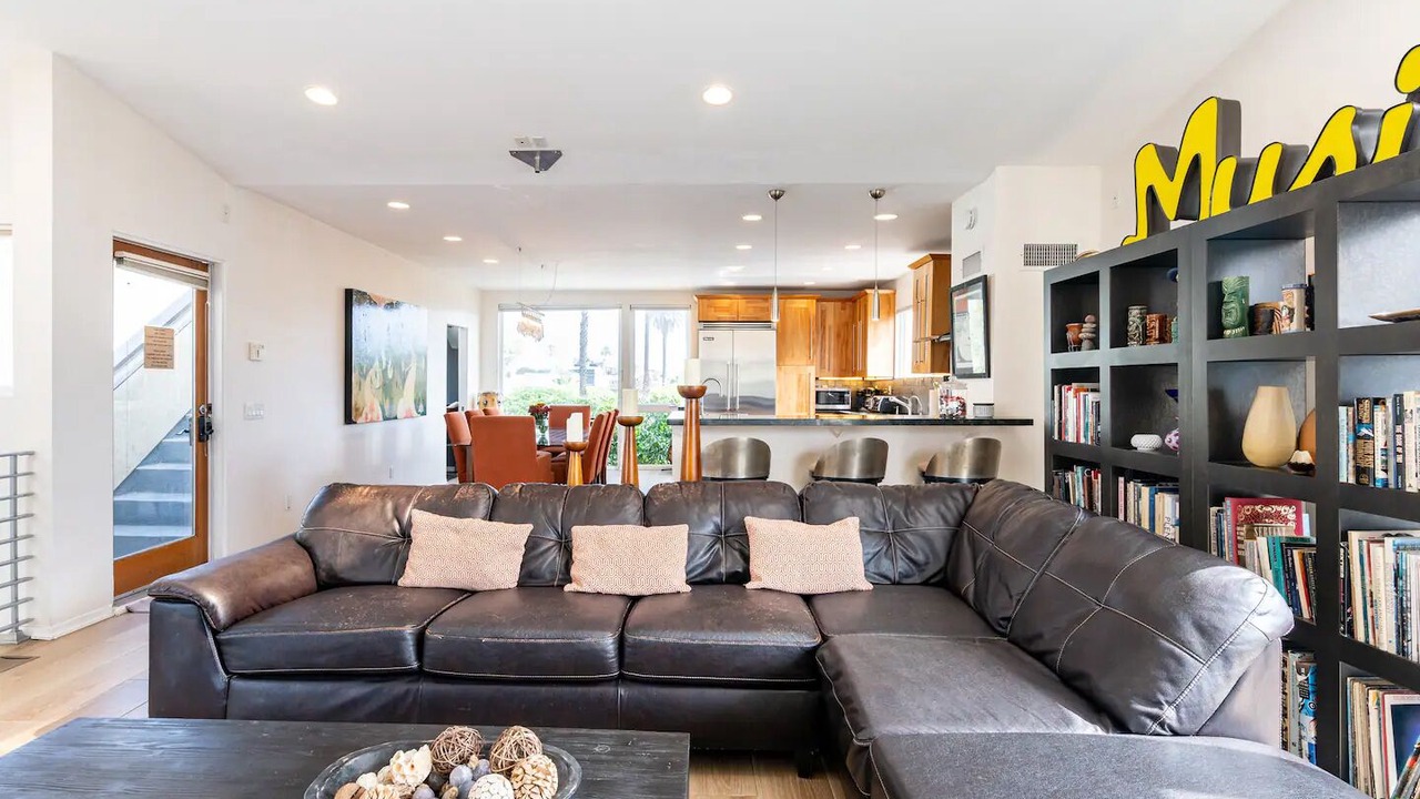 Photo of Livingroom in Venice Canals