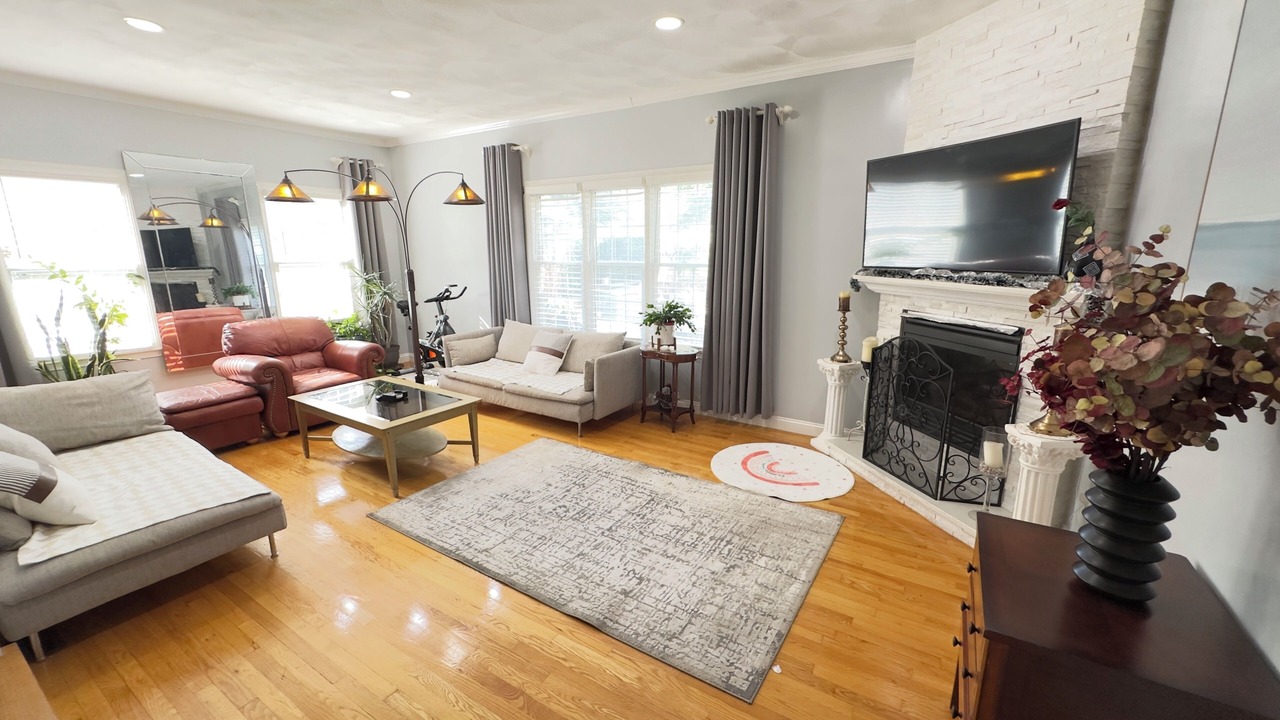 Photo of Livingroom in East Somerville