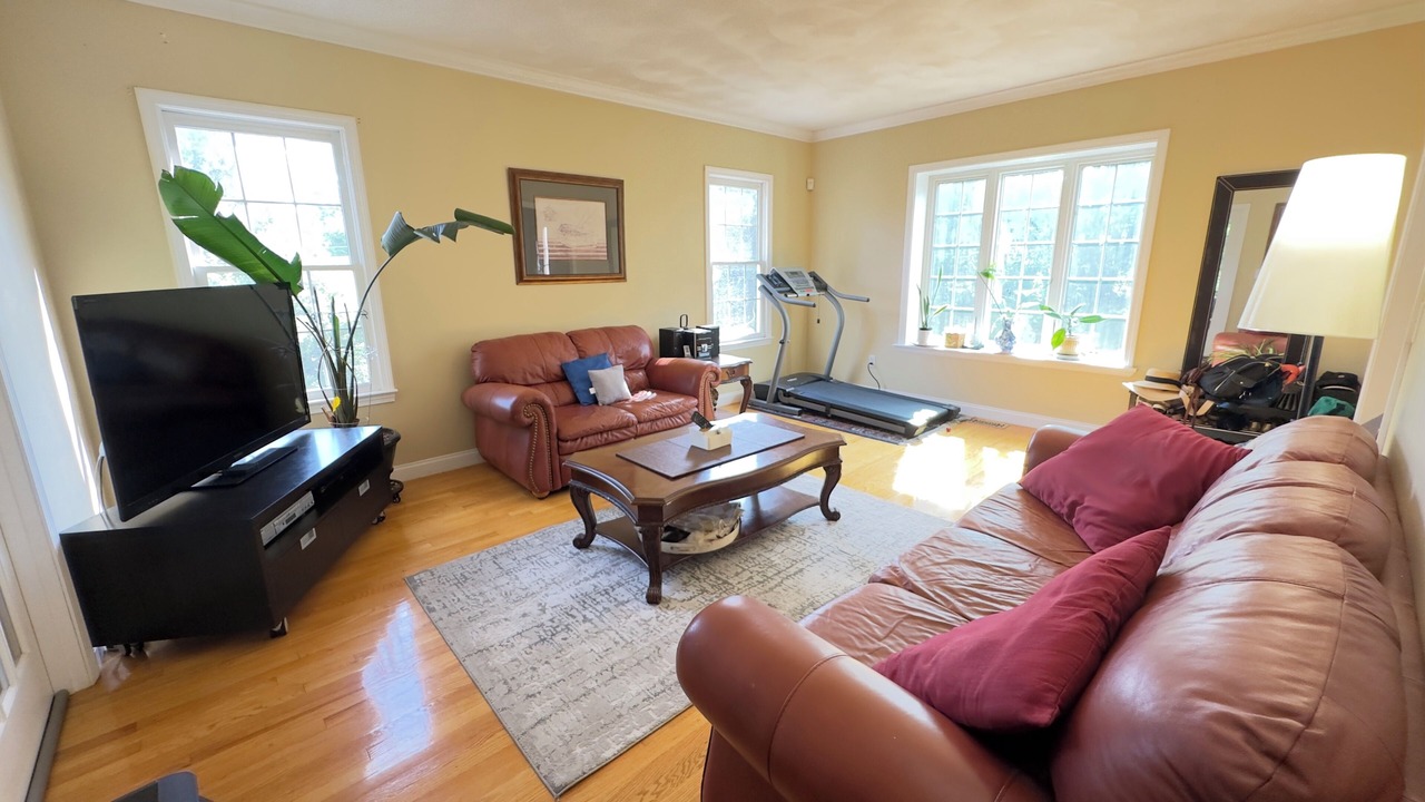 Photo of Livingroom in East Somerville