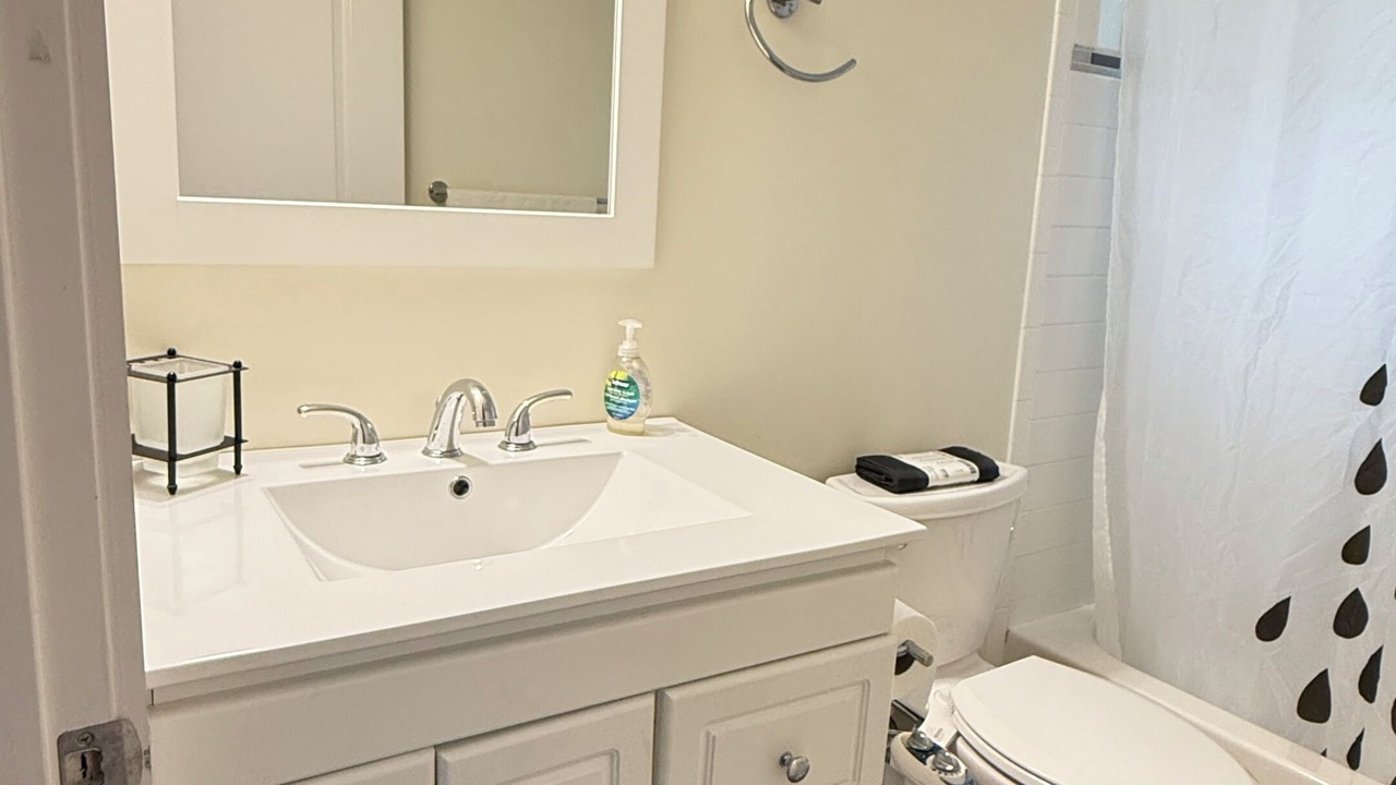 Photo of Bathroom in Oak Square