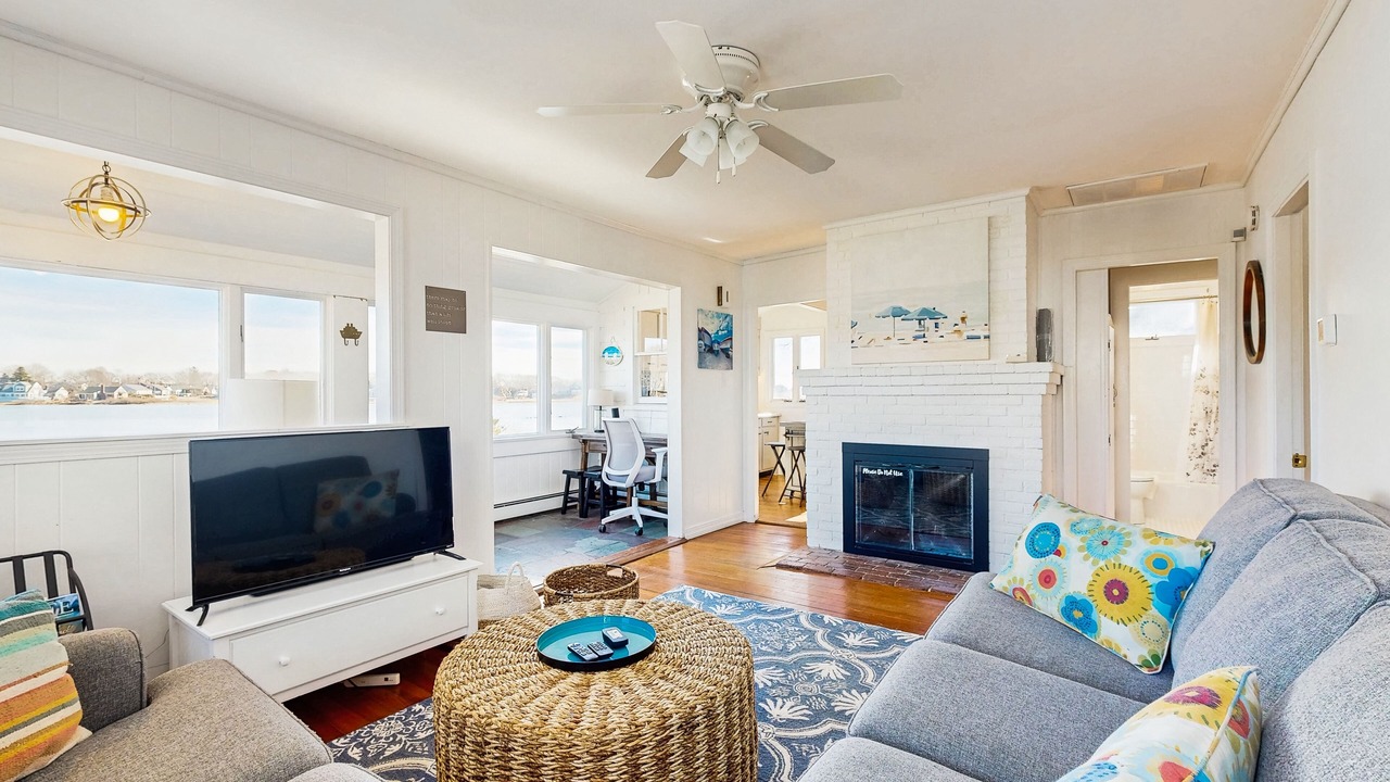 Photo of Livingroom in Falmouth Heights