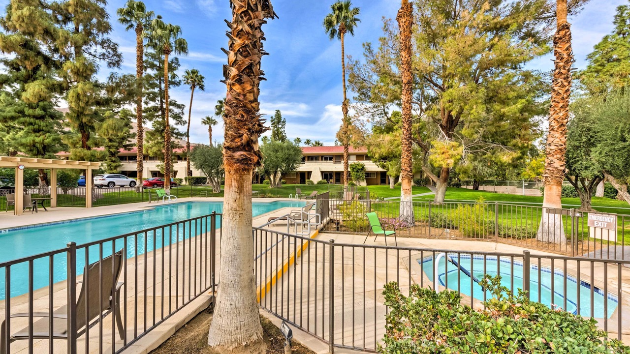 Photo of Outdoor in Racquet Club West