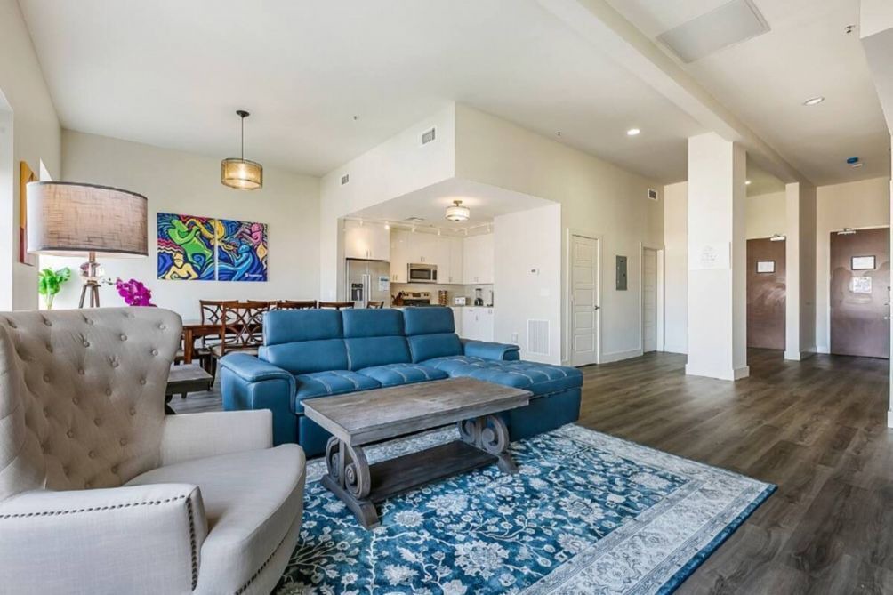 Photo of Livingroom in Central Business District