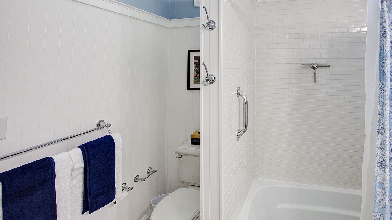 Photo of Bathroom in Round Hill