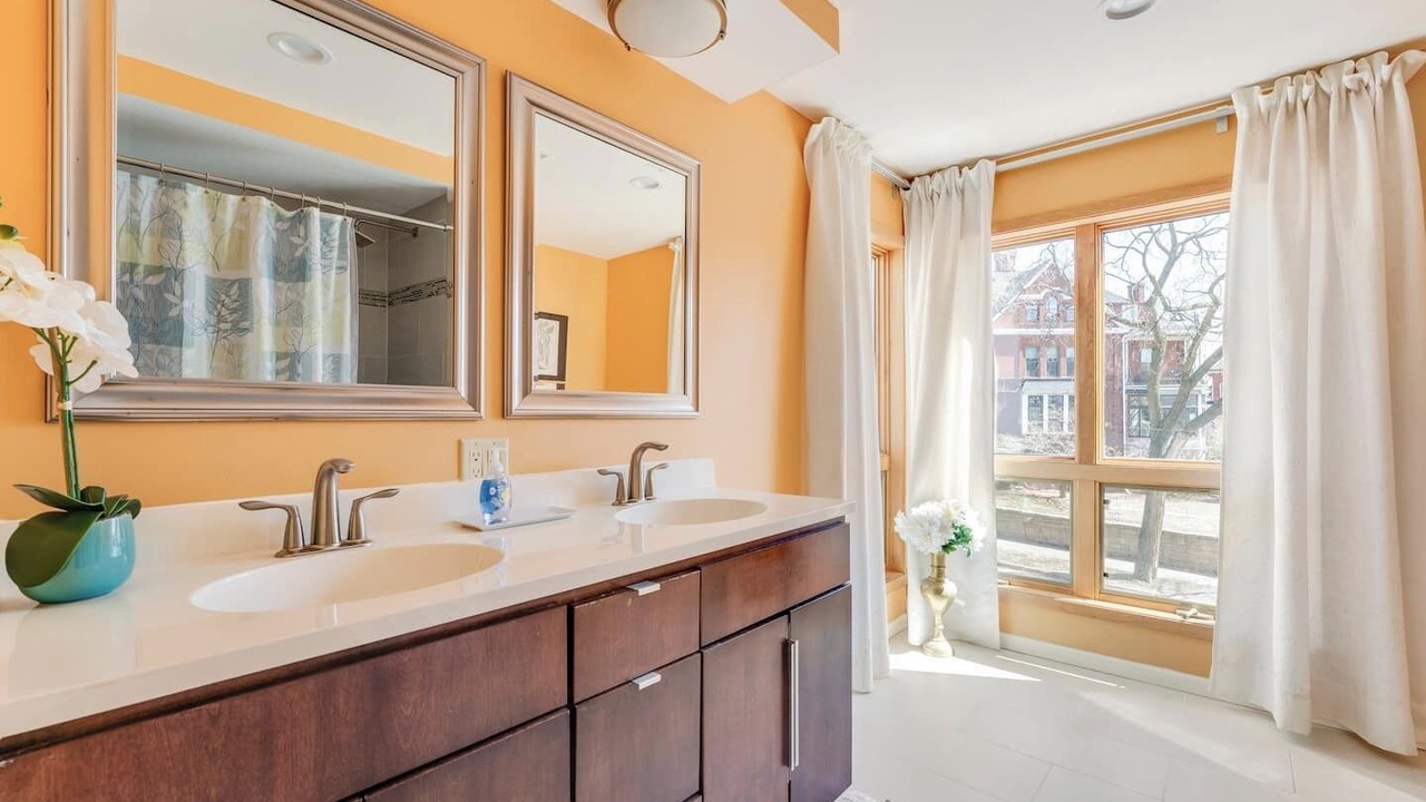 Photo of Bathroom in Downtown Minneapolis
