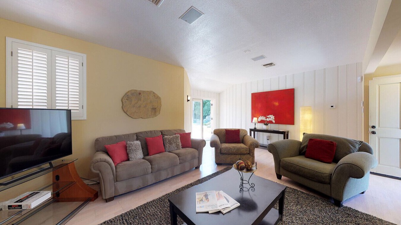 Photo of Livingroom in The Movie Colony