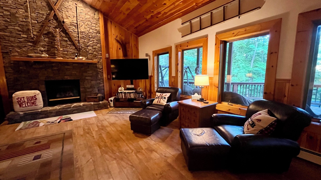 Photo of Livingroom in McHenry