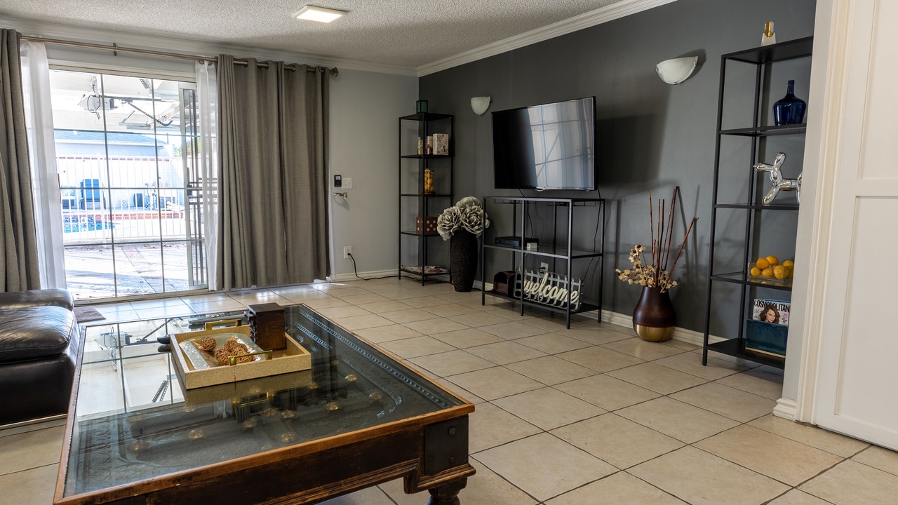 Photo of Livingroom in Valley Glen